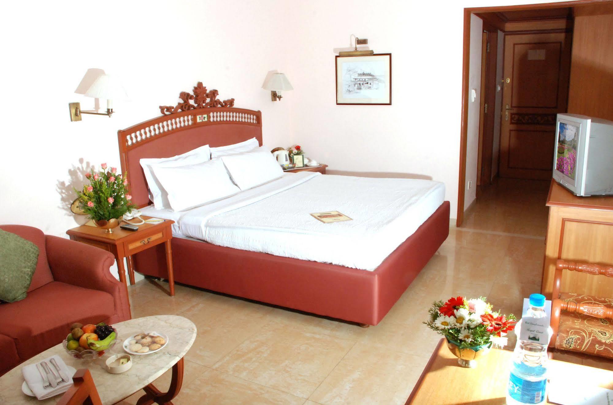 Royal Court 3*