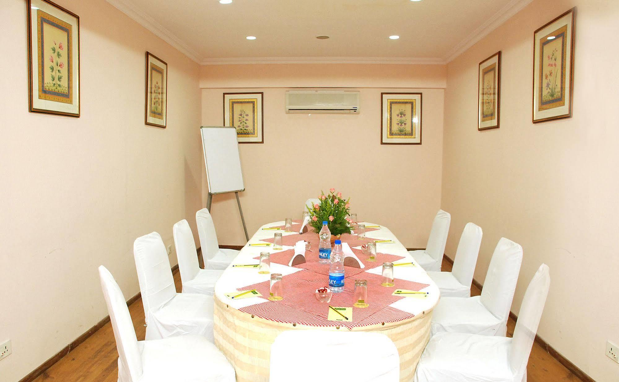 होटल Royal Court 3*