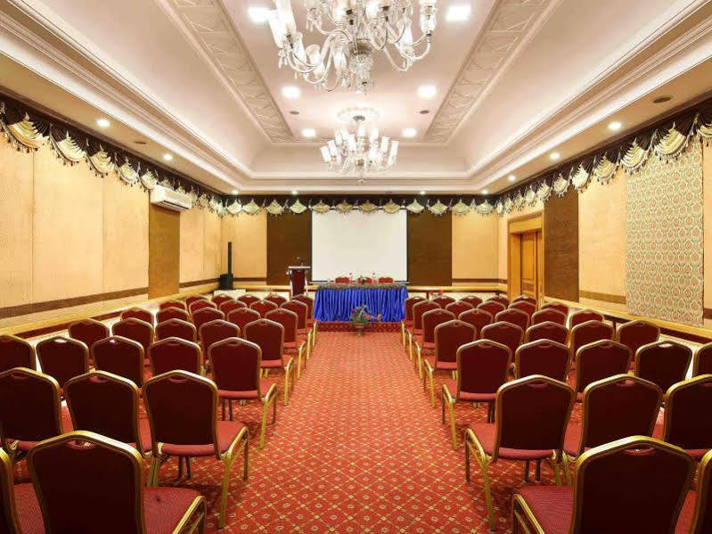 होटल Royal Court