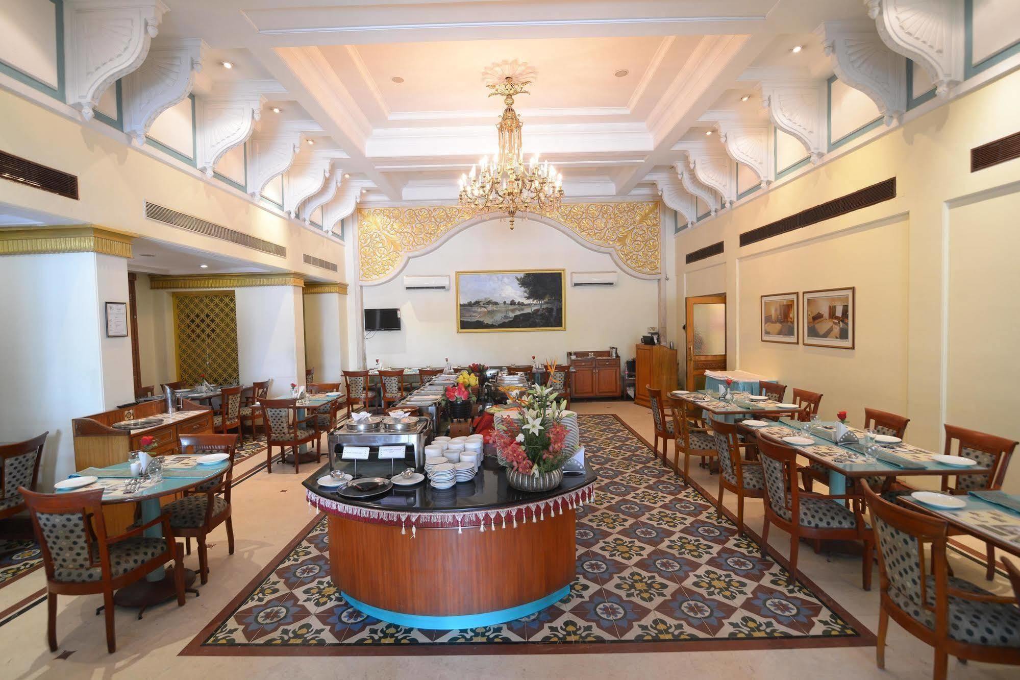 होटल Royal Court 3*